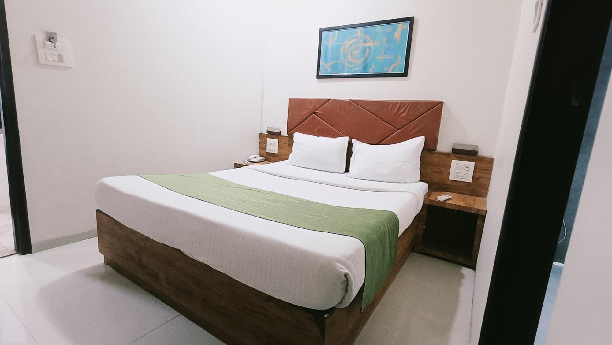 Hotel Comfort- Andheri West Mumbai Kültér fotó